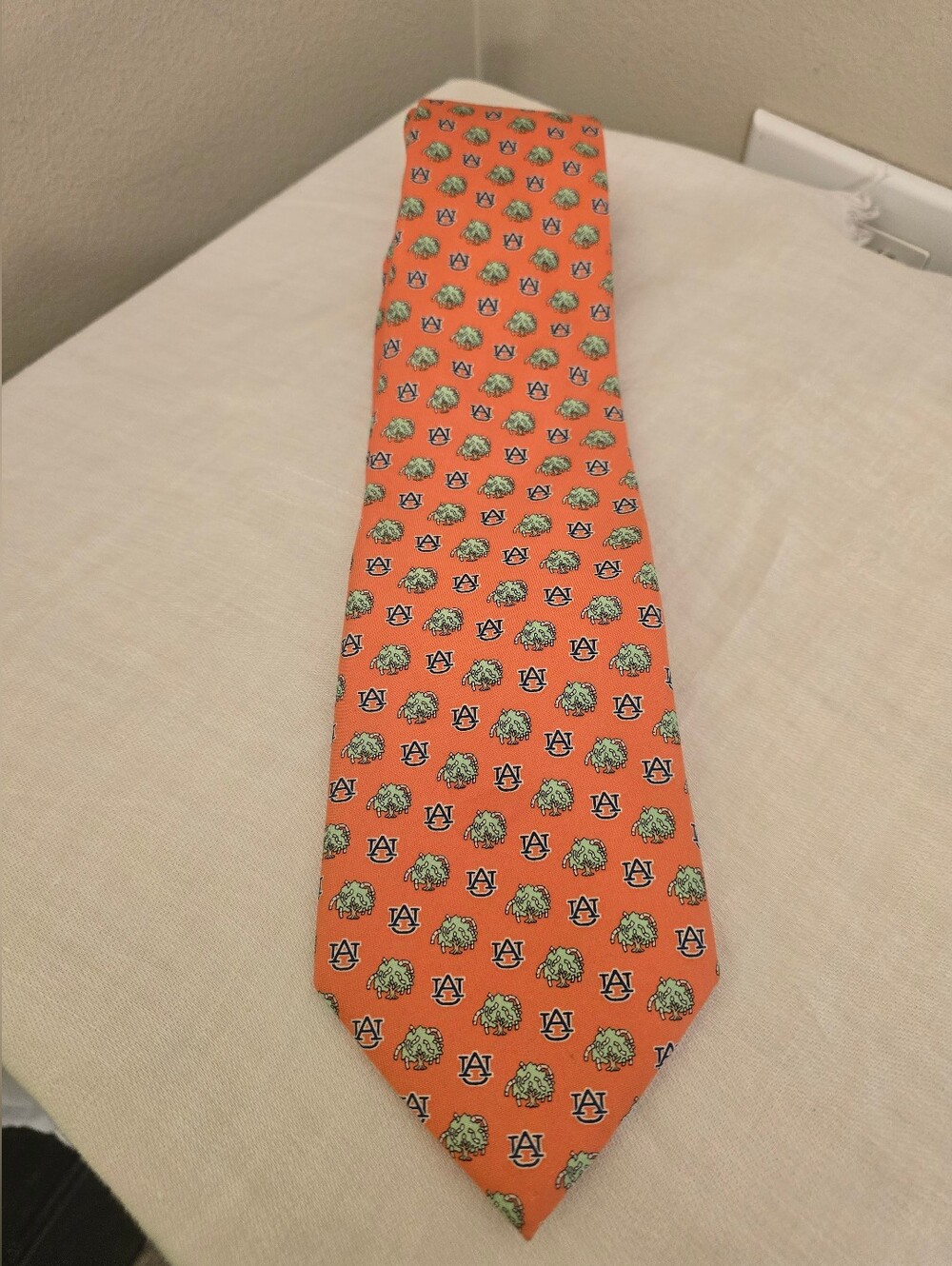 Vineyard Vines Orange Auburn University " Toomer's Corner" Patterned Men's Tie - Picture 2 of 3